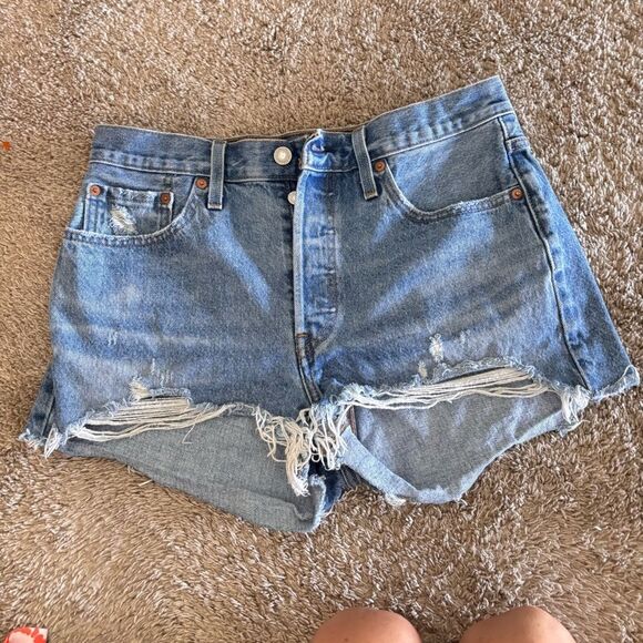 Levi’s Original 501 Distressed Jean Shorts in Medium Wash (Size 29) - Picture 1 of 6